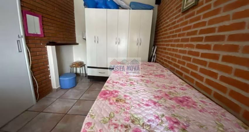 Apartamento com 2 quartos, 1 banheiro, 1 vaga. A uma quadra praia, bairro Pompeia