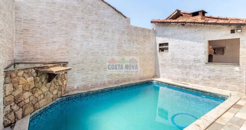 Casa à venda com 97m², 3 quartos sendo 1 suíte, 2 banheiros, 2 vagas com piscina no bairro Ocian