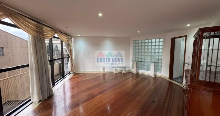 Apartamento à venda na Vila Guilherme, 3 quartos sendo 2 suítes e 1 banheiro social. 2 vagas, 142 m²