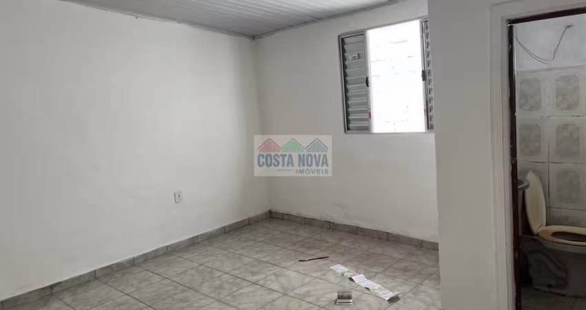 Casa para Alugar na Vila Guilherme - 1 Dormitório e Cozinha. R$ 900,00