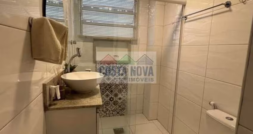 Apartamento reformado na Ponta da Praia. 1 quarto, 1 banheiro, 1 vaga. 47 m² de área útil
