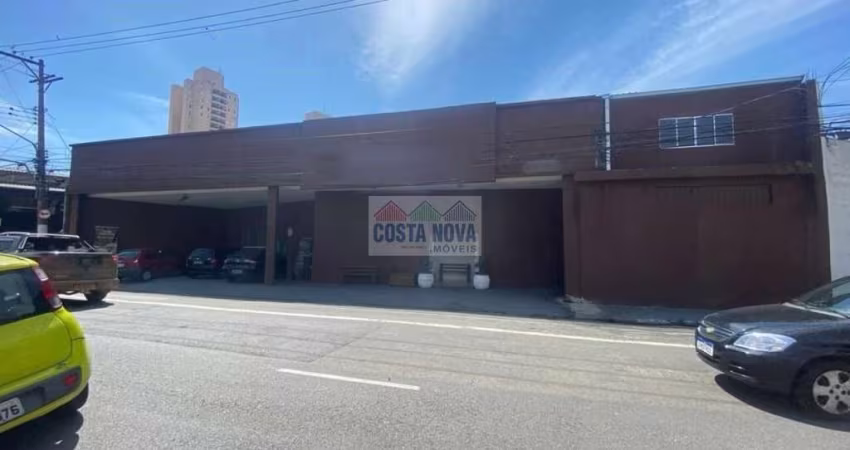 Galpão comercial com 1338m², dispõe de salas, banheiros e vagas no bairro Carandiru