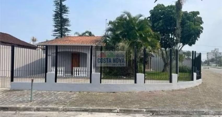 Casa no Balneário Flórida com edícula nos fundos, 2 quartos sendo 1 suíte, 3 banheiros, 6 vagas