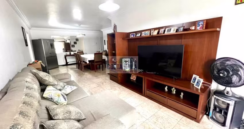 Apartamento 2 quartos, 1 suíte, 1 banheiro, 2 vagas de garagem demarcadas no bairro Canto do forte.