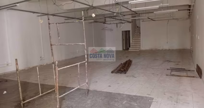 Salão comercial no Brás,  500m², 3 pisos de 168 m², 3 banheiros