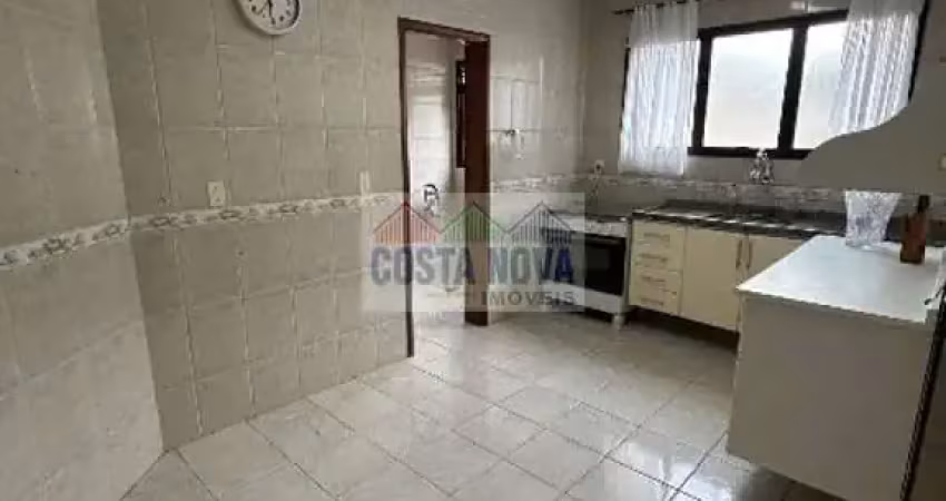Amplo apto 2 dormitórios com varanda e vaga demarcada no marapé ? 81m² e lazer no prédio