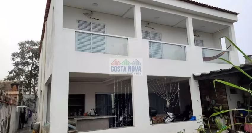 Amplo sobrado com 220m², 4 quartos, 3 suítes e excelente área de garagem'