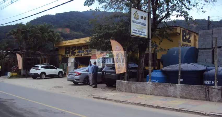 Terreno com 3674m² , localizado em região com grande fluxo e com infira estrutura ,