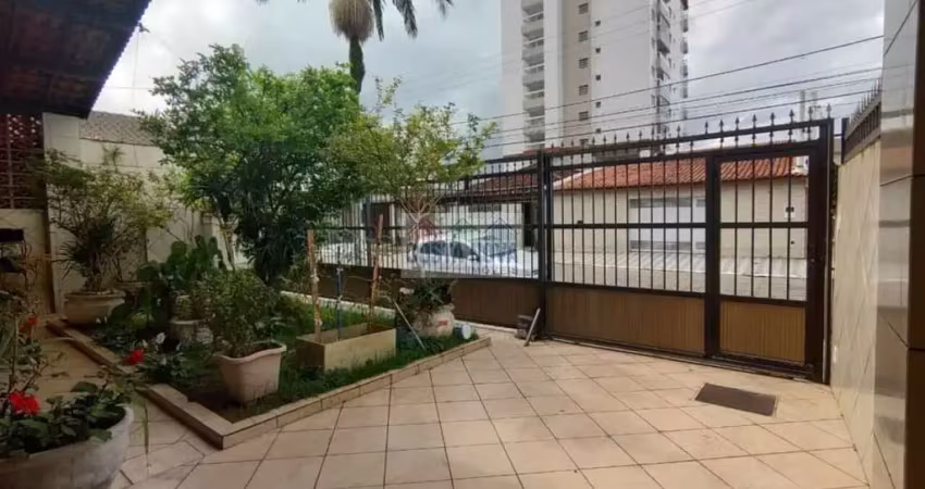Casa isolada à venda no bairro maracanã, a apenas 150 metros da praia.