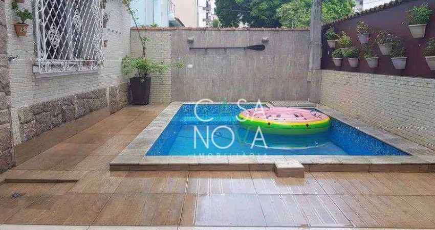 Sobrado, 3 suítes, piscina, churrasqueira
