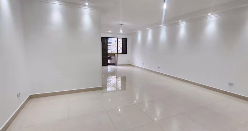 Apartamento a Venda com 3 dormitórios e 2 vagas no Gonzaga em Santos/SP