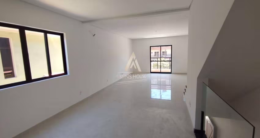 Casa Sobreposta Alta a Venda com 220m², 3 Suítes, 2 vagas no Embaré em Santos