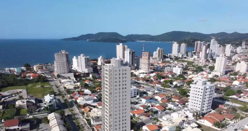 Lindo apto de 3 suítes, área de lazer completa em balneário perequê!