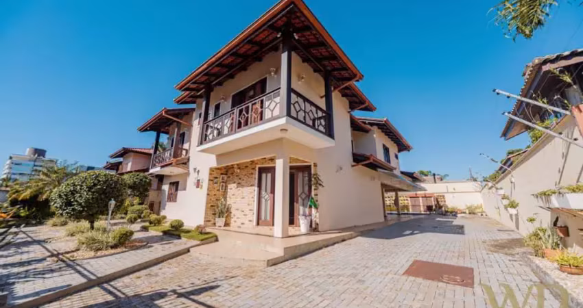 Casa com 5 quartos à venda na Rua Alvarenga Peixoto, 581, América, Joinville