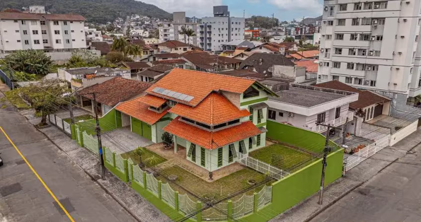 Casa com 4 quartos à venda na Rua José Gerard Rolin Filho, 318, Bom Retiro, Joinville