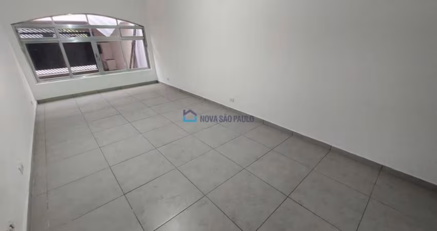 Casa para alugar com 04 dormitórios  e 02 vagas!