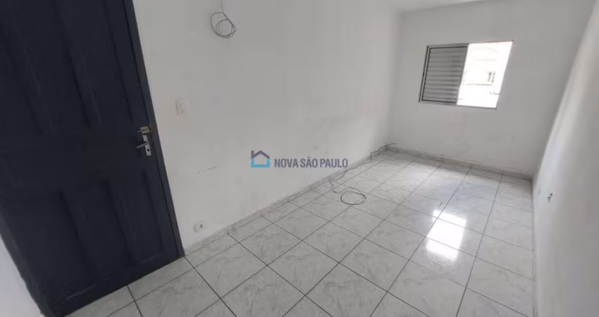 Ótima localização, fácil acesso ao Metro, linha Azul e Verde