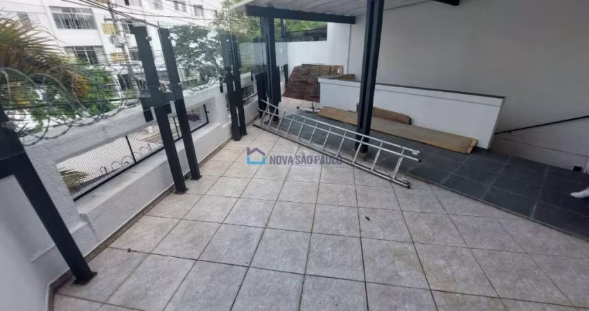 Casa comercial assobradada para locação! A 700 metros do metrô Chácara Klabin!
