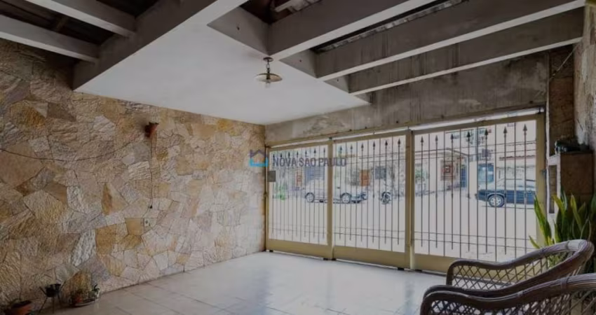 Sobrado com 03 dormitórios e 02 banheiros