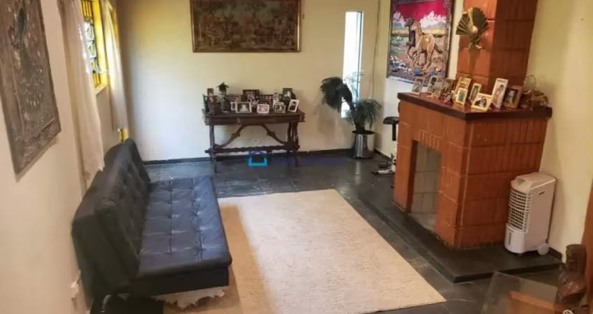 Metrô jabaquara, casa térrea com 4 dormitórios sendo 3 suítes, 4 vagas de garagem.