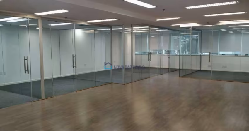 Conjunto comecial em ótima localização.
