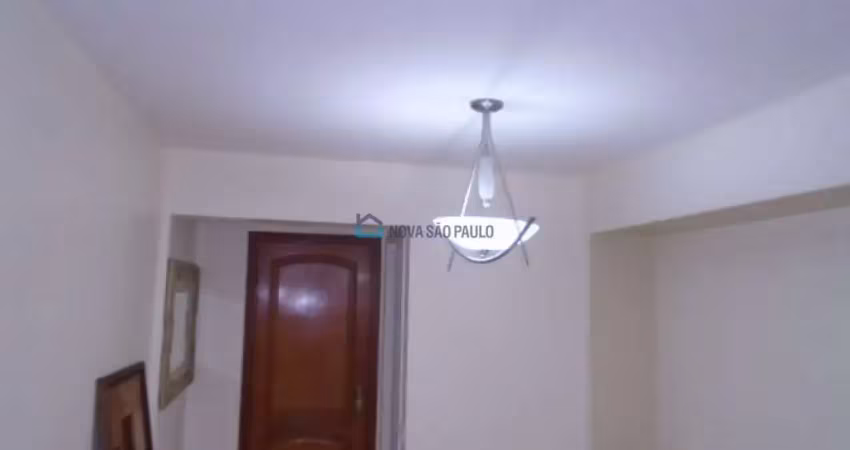 Apartamento de 2 dormitórios e 1 vaga próximo ao metrô praça da árvore.