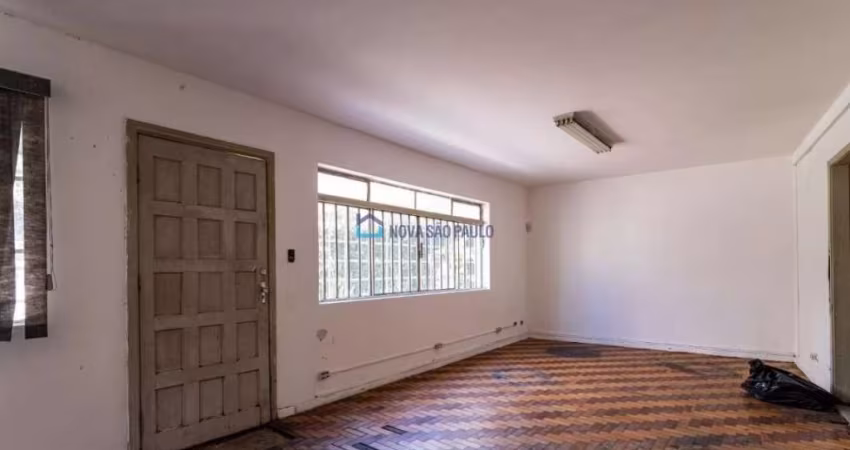 Sobrado com 03 dormitórios e 02 vagas na Vila Paulista