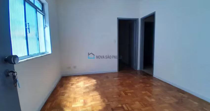 Casa com 2 quartos para alugar na Rua Guaripe, --, Vila do Bosque, São Paulo