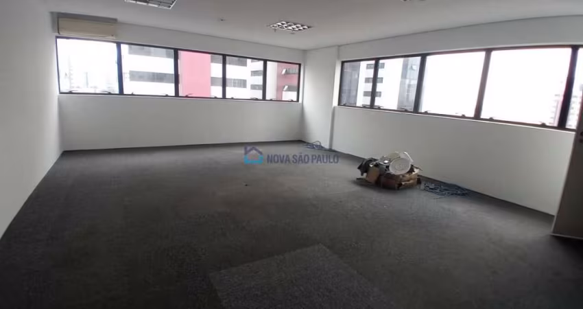 Conjunto comercial na Saúde