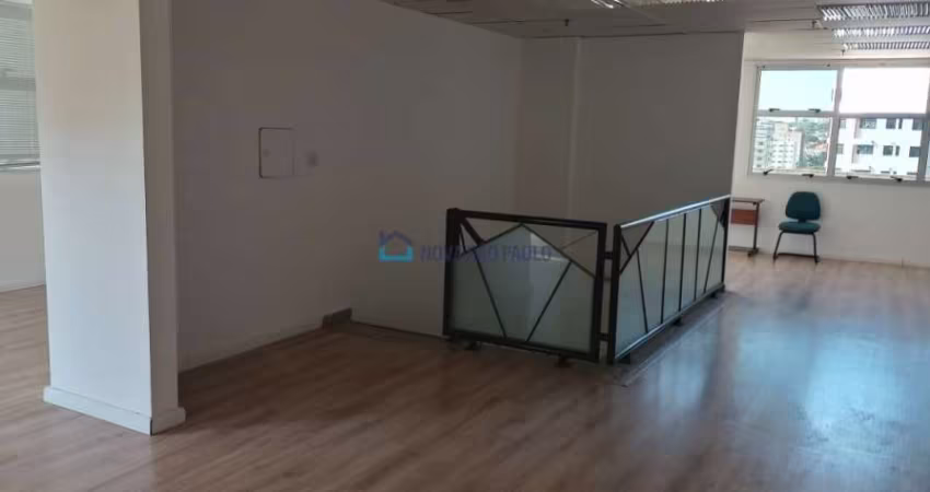Conjunto comercial com excelente localização em Moema.