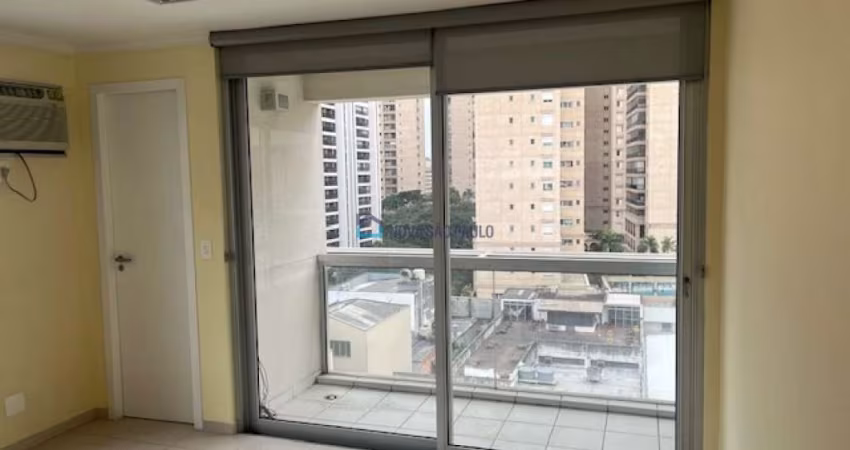 Conjunto Comercial no Brooklim, com 2 salas e sanitários, com uma vaga na garagem