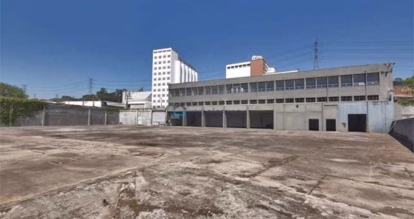 Prédio comercial com amplo estacionamento e 1361 m² no Jaguaré!!!!!