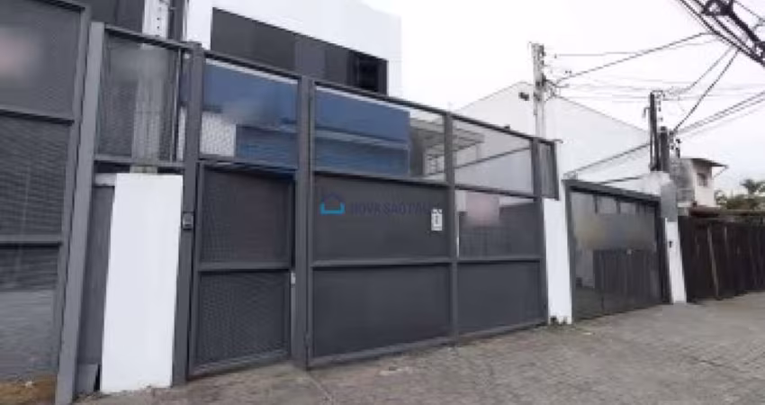 Galpão comercial de 140 m² de área útil