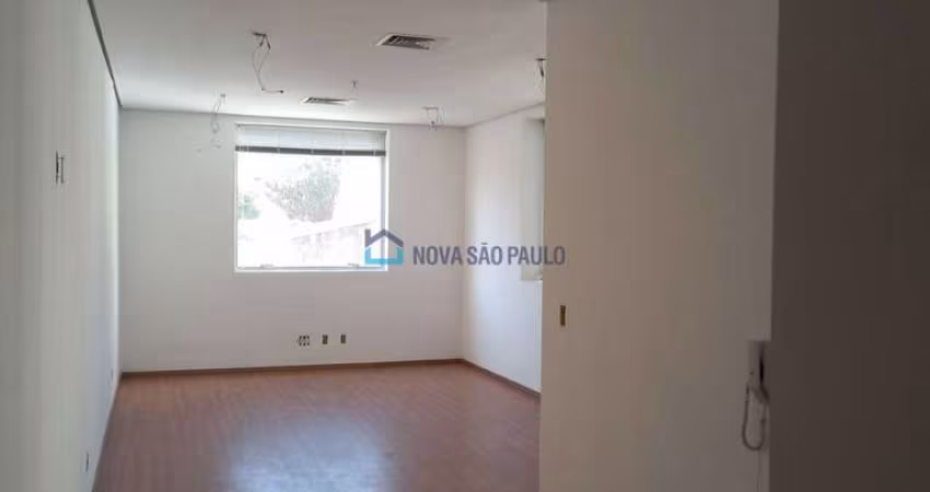 Excelente sala comercial para locação! Aclimação