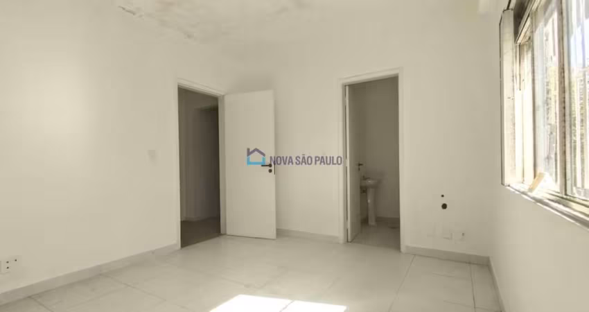Sobrado comercial com 10 salas, 5 vagas de garagem/Vila Cordeiro
