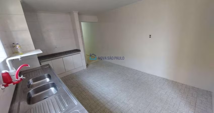 Casa com 02 Dormitórios no Jabaquara