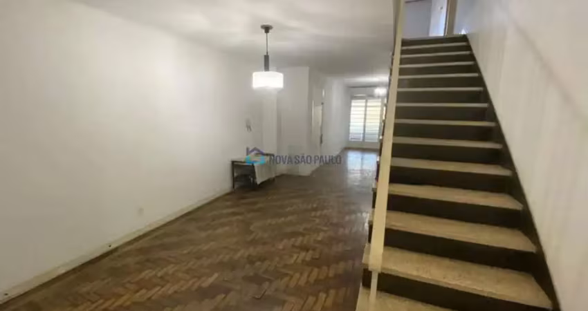Casa na com 04 dormitórios e 02 vagas  no jabaquara