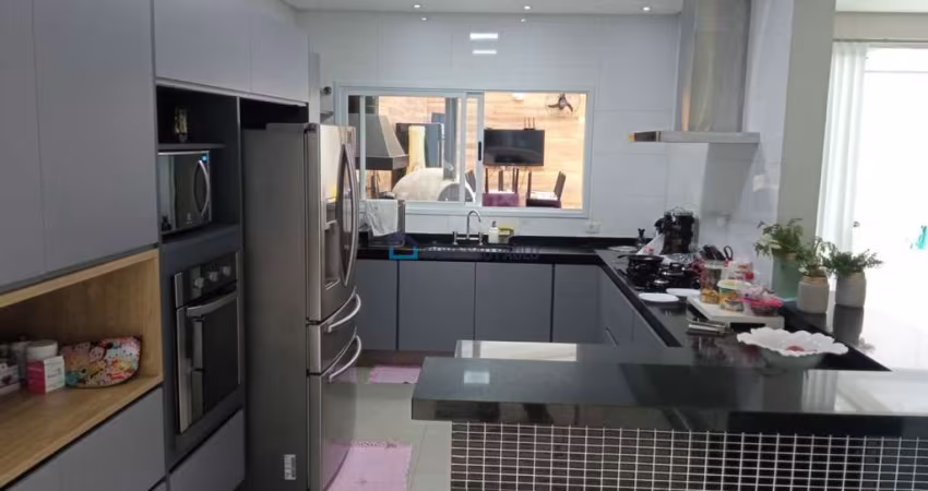 Casa  para alugar no bairro Bosque da Saúde, semi nova, 4 suítes.