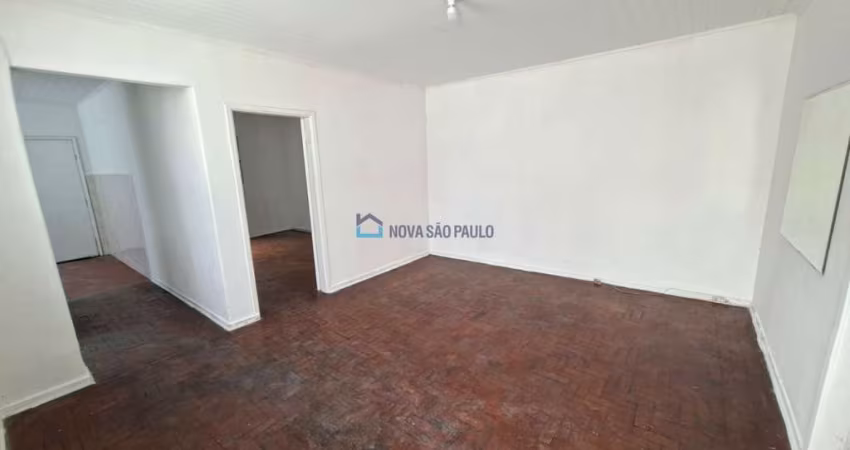 Casa térrea residencial para locação! A 500 metros a pé do metrô Saúde!