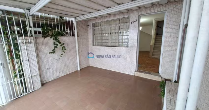 Sobrado de 2 dorm. com 1 vaga e edícula em excepcional localização. Apenas 200 metros do Metrô Saúde