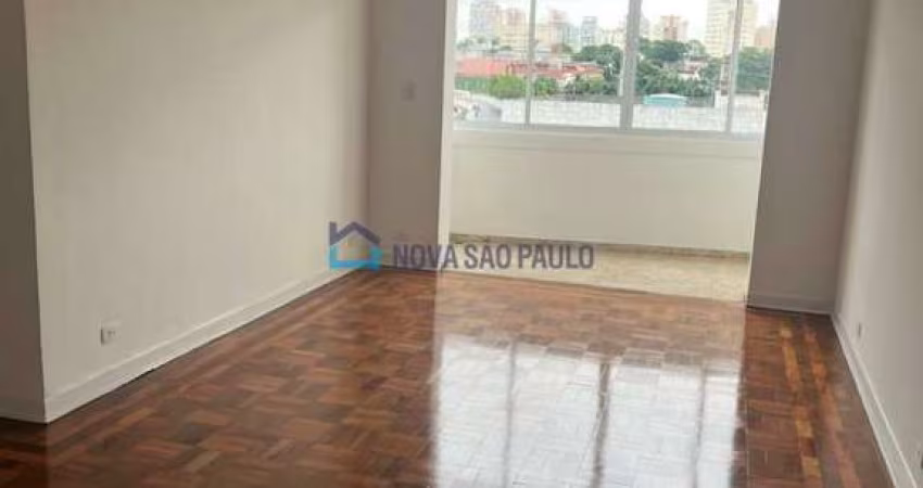 Ótima localização, facil acesso ao Shopping Ibirapuera, Moema