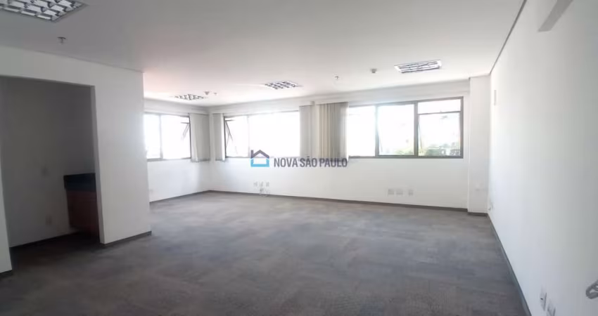 62m² de puro potencial: 2 vagas, 2 banheiros e um espaço versátil.