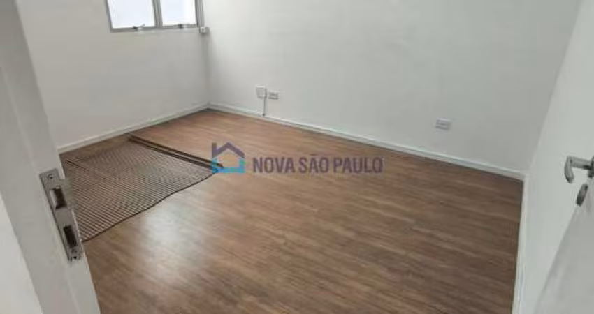 Imóvel comercial com 04 salas e 02 banheiros.