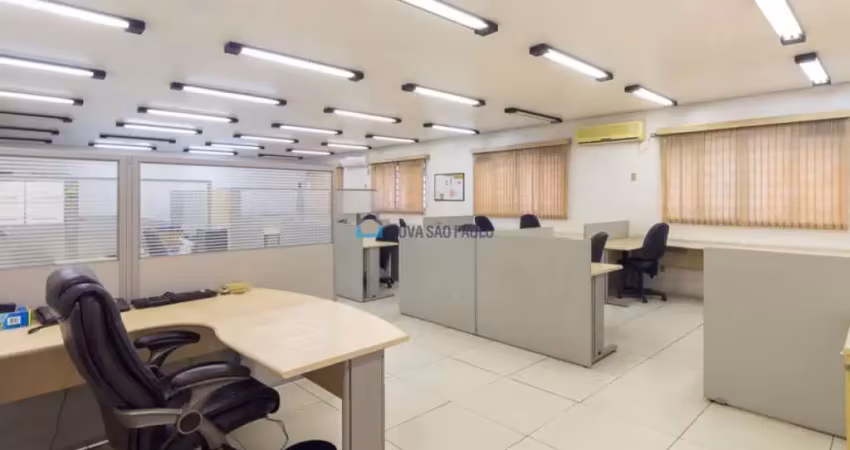 Excelente imóvel comercial com 10 salas e 10 banheiros.