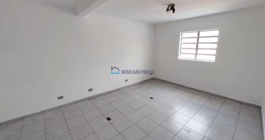 Conjunto Comercial com 03 salas para locação, ótima localização, próximo ao Metro Saúde.