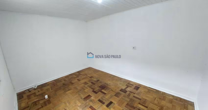 Casa com 3 quartos para alugar na Avenida Piassanguaba, --, Planalto Paulista, São Paulo