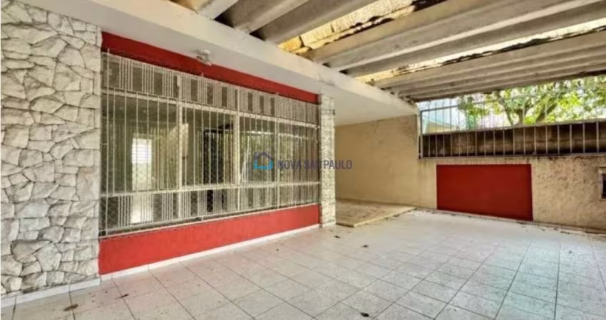 Sobrado no Planalto Paulista com 3 quartos e 2 vagas de garagem