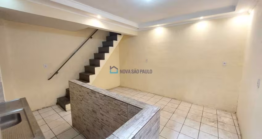 Casa para Locação ? 70m² | Quarto e Cozinha