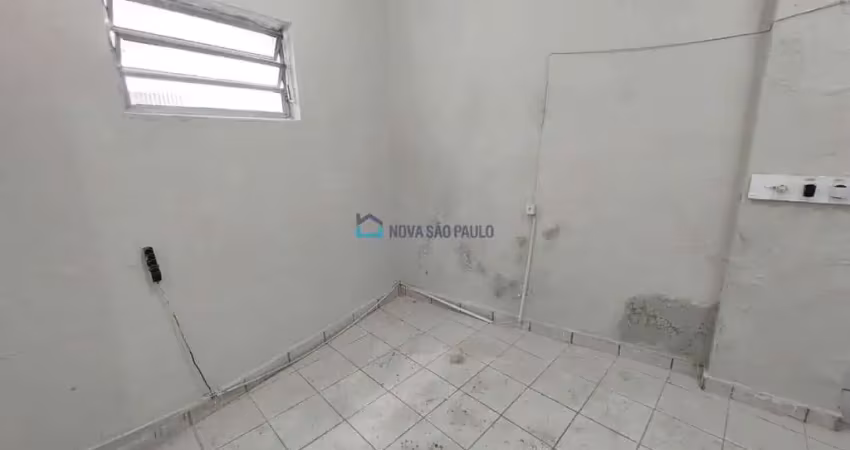 Casa de 25 m² próximo ao metrô Santos Imigrantes