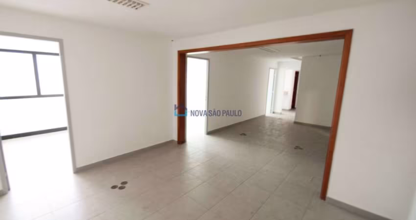 Excelente localização, excelente sala comercial com 60m², 2 banheiros, 1 vaga.